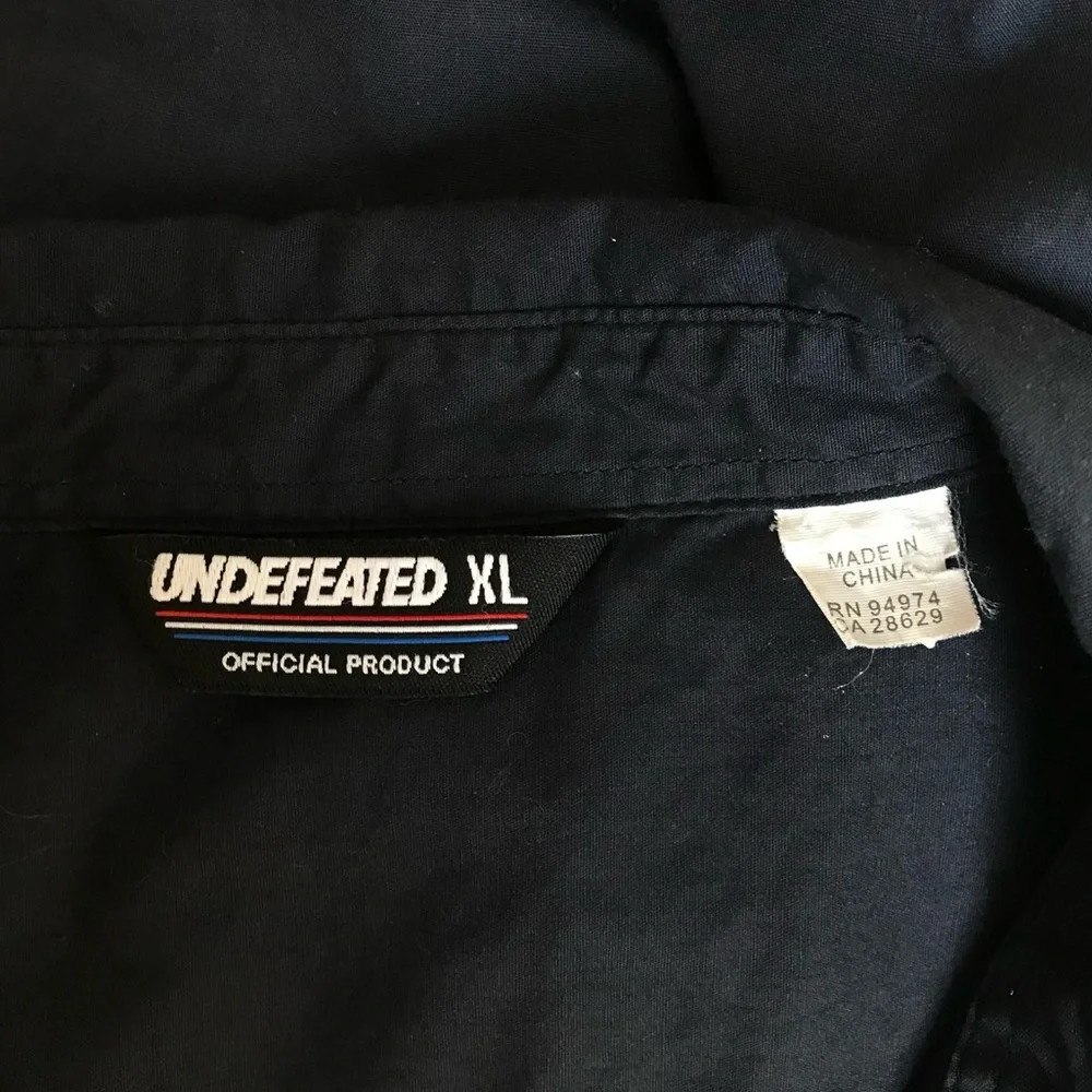 Undefeated Men’s XL Black Short Sleeve Button Up Shirt with chest pocket in EUC - Picture 12 of 14